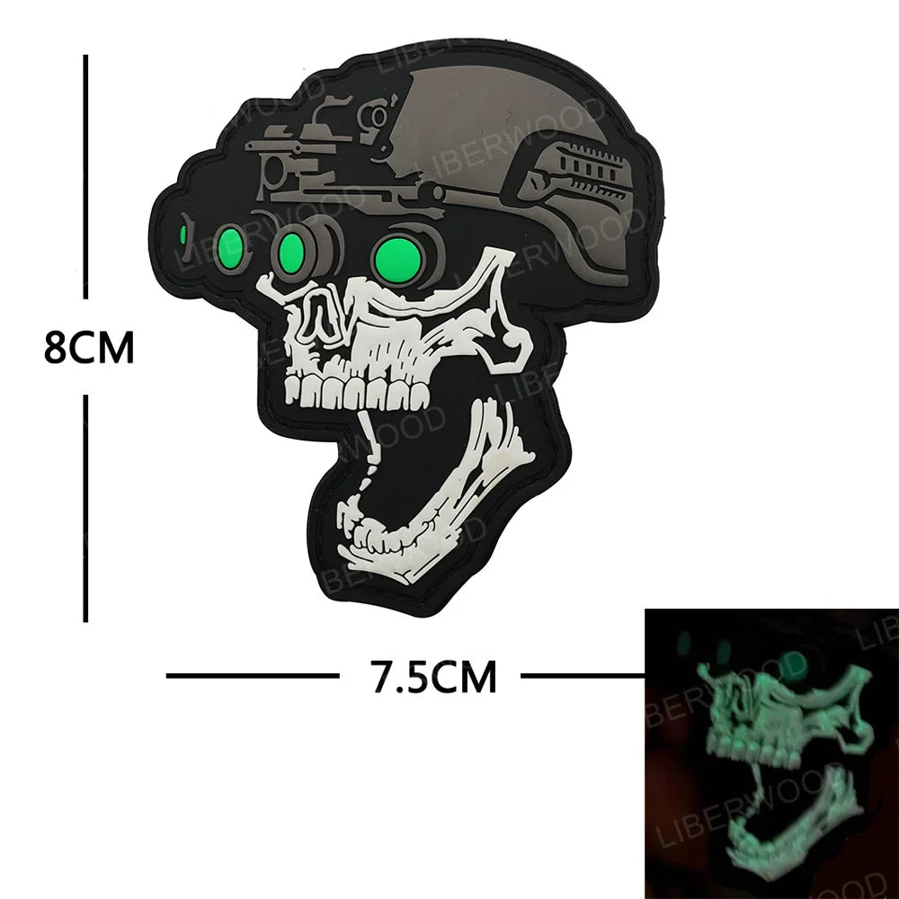 Patch Tático Caveira Night Vision 3D em PVC – Glow Luminous com Velcro para Capacete, Colete e Mochila